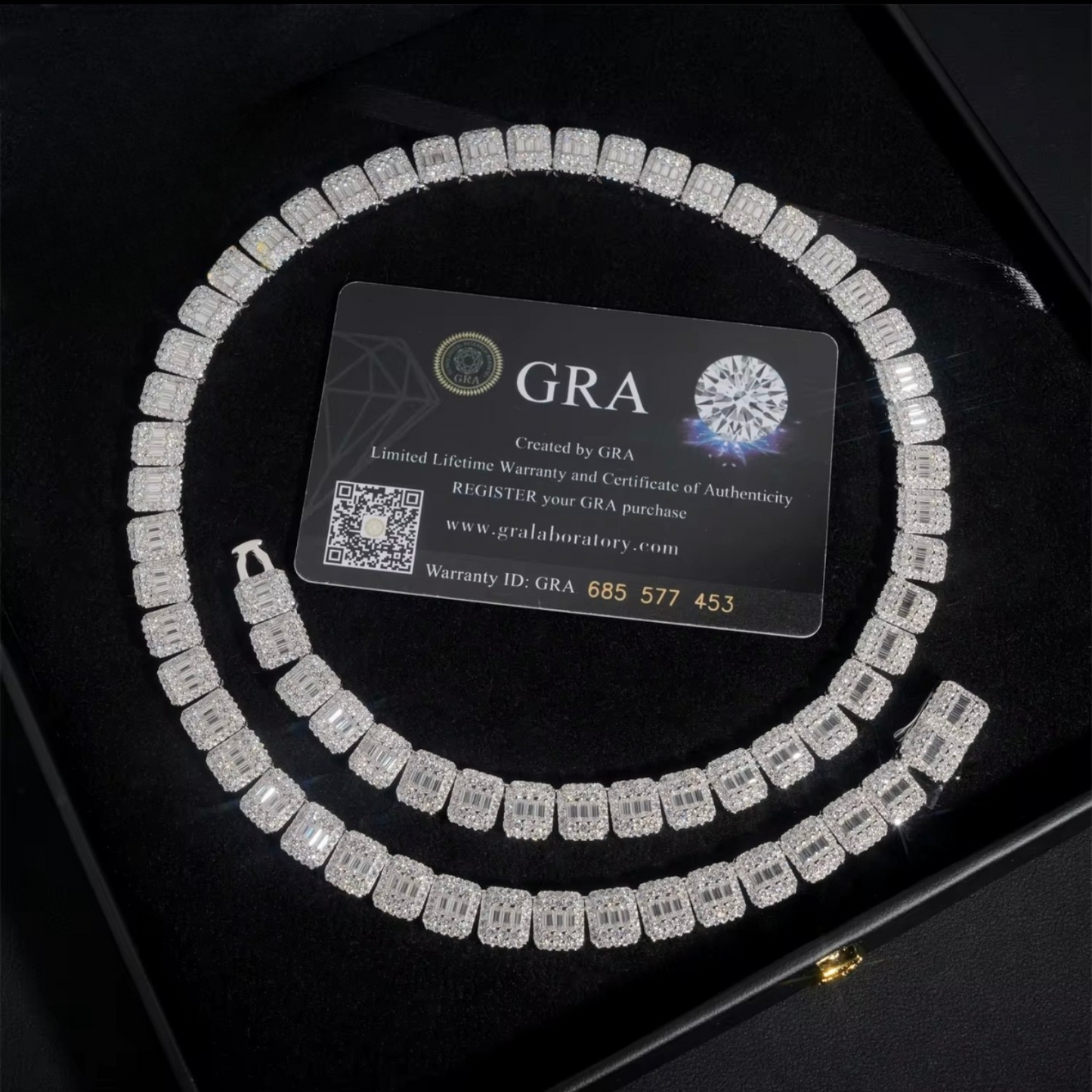 VVS1 Moissanite 9mm Baguette & Rounded Chain