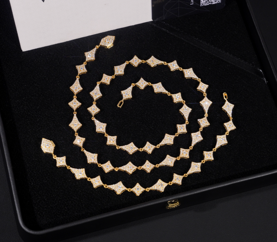 VVS1 Moissanite 8mm Thistles and Thorns Link Chain & Bracelet