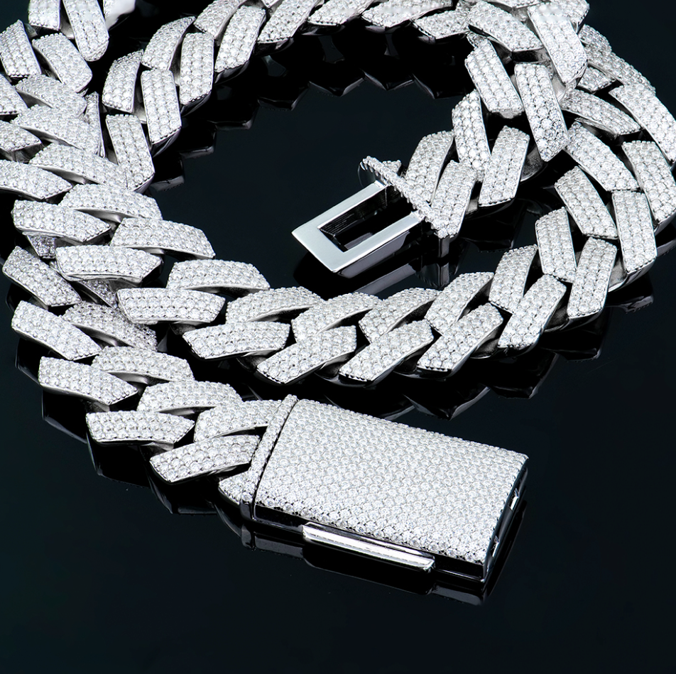 VVS1 Moissanite 18mm Three Rows Cuban Link Chain