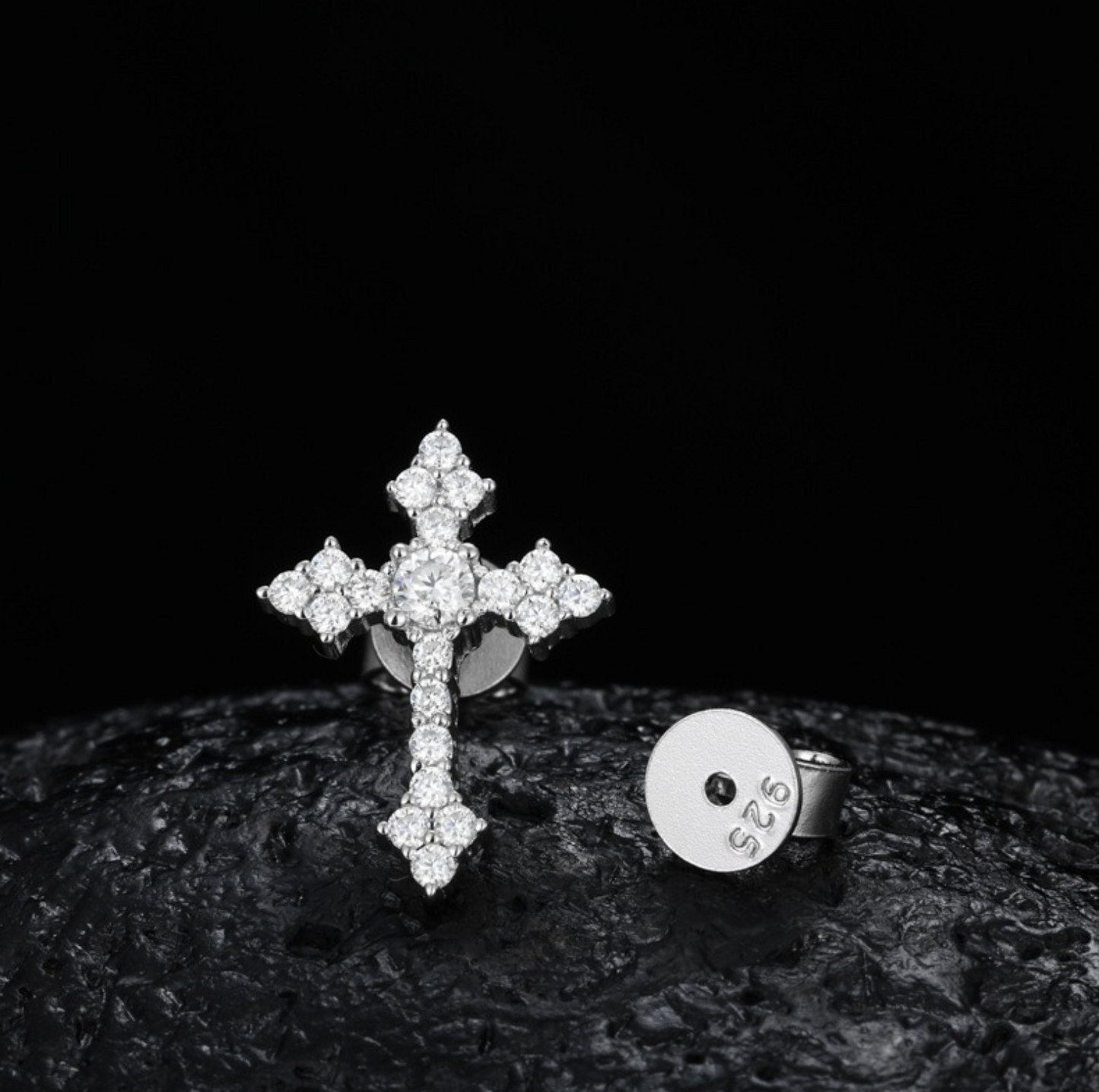 VVS1 Moissanite Cross Shaped Stud Earrings