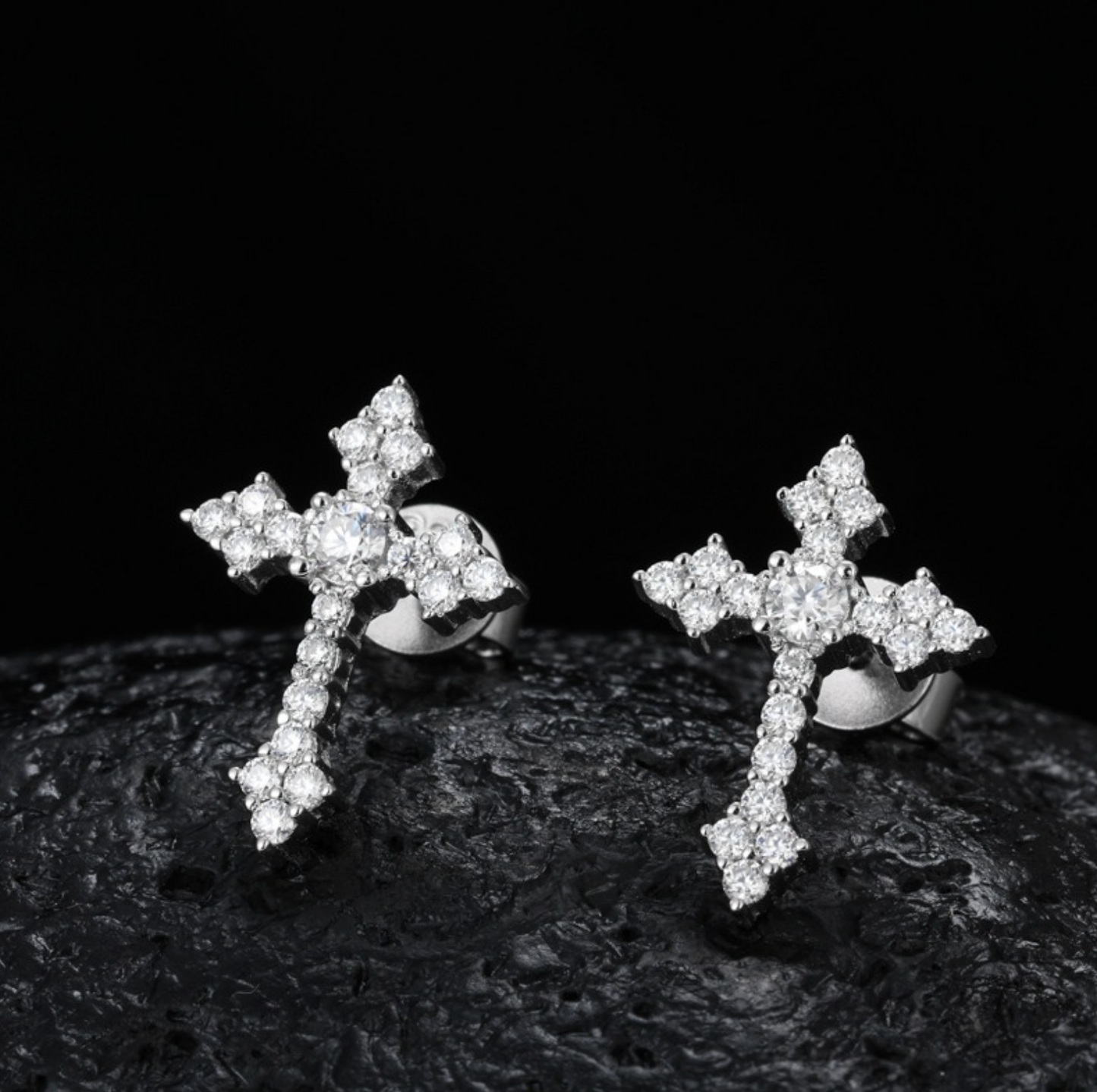 VVS1 Moissanite Cross Shaped Stud Earrings