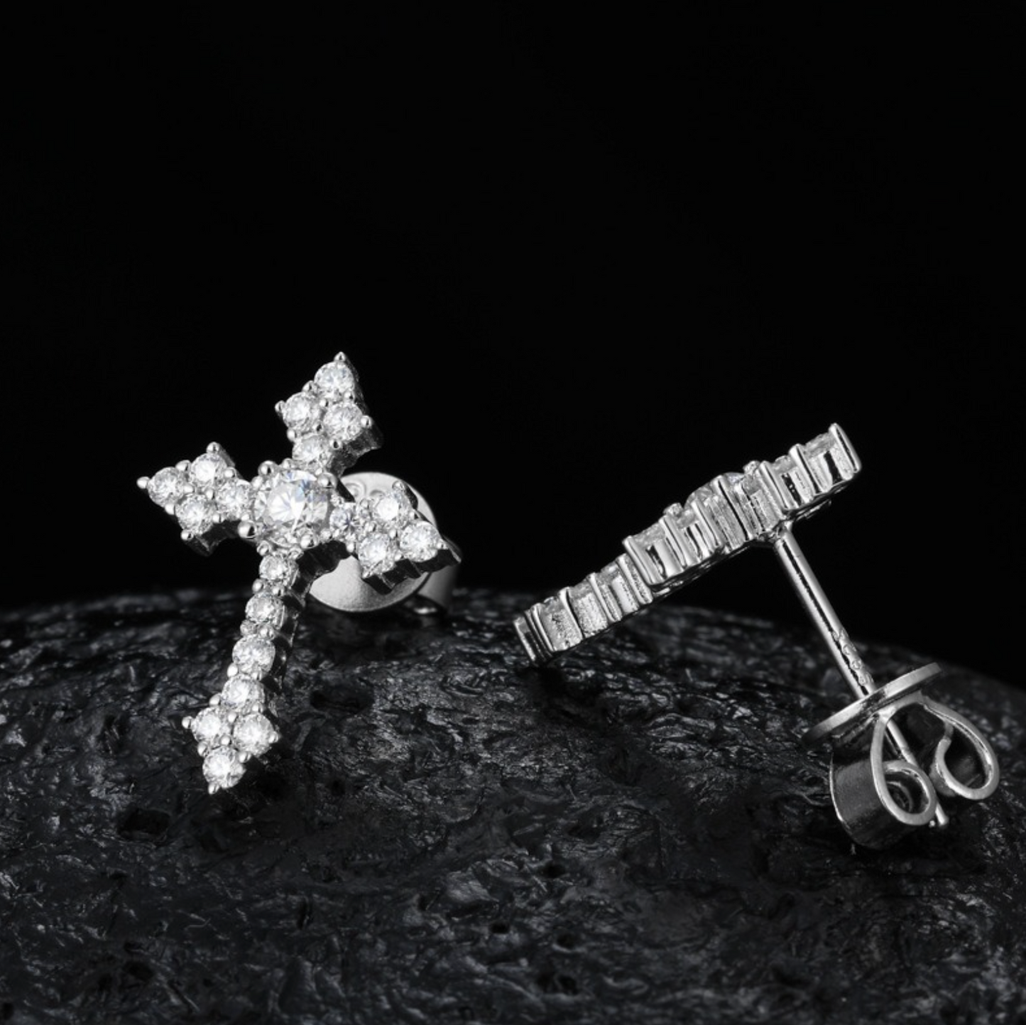 VVS1 Moissanite Cross Shaped Stud Earrings