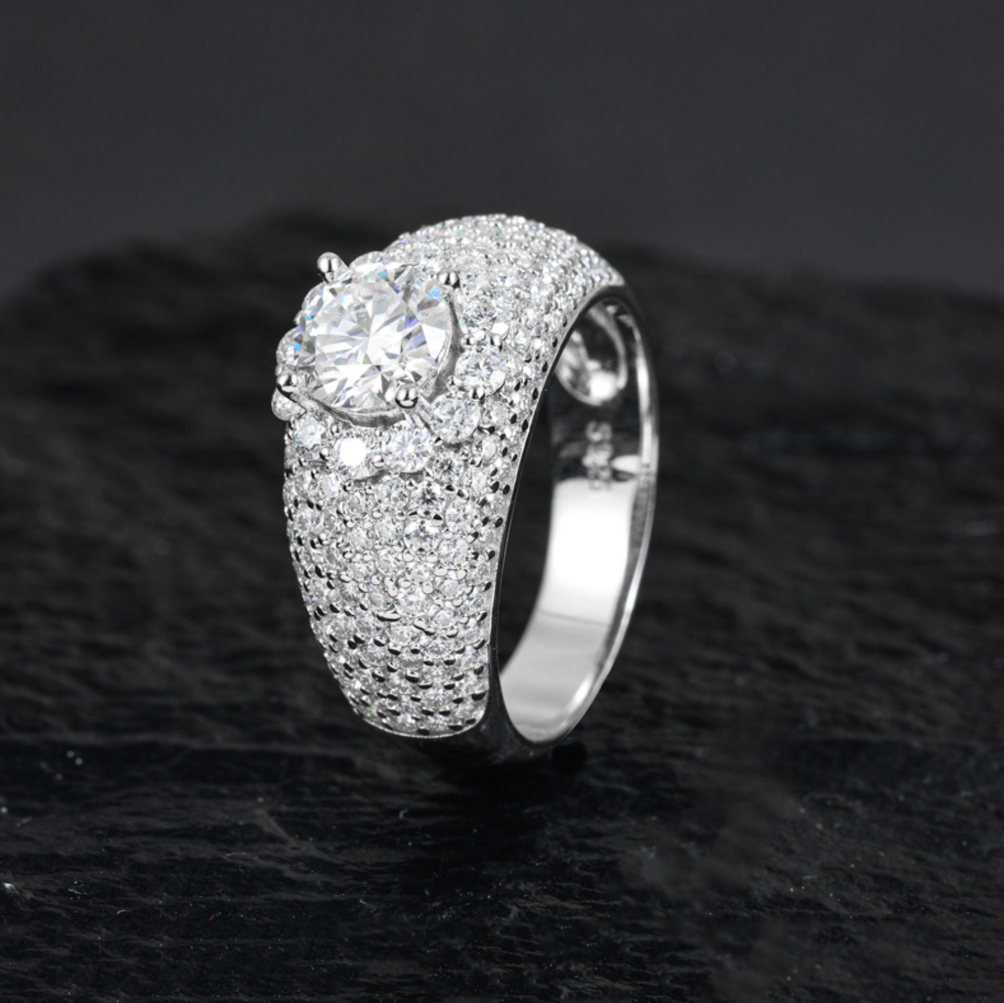 VVS1 Moissanite Super Flash Iced-out Ring