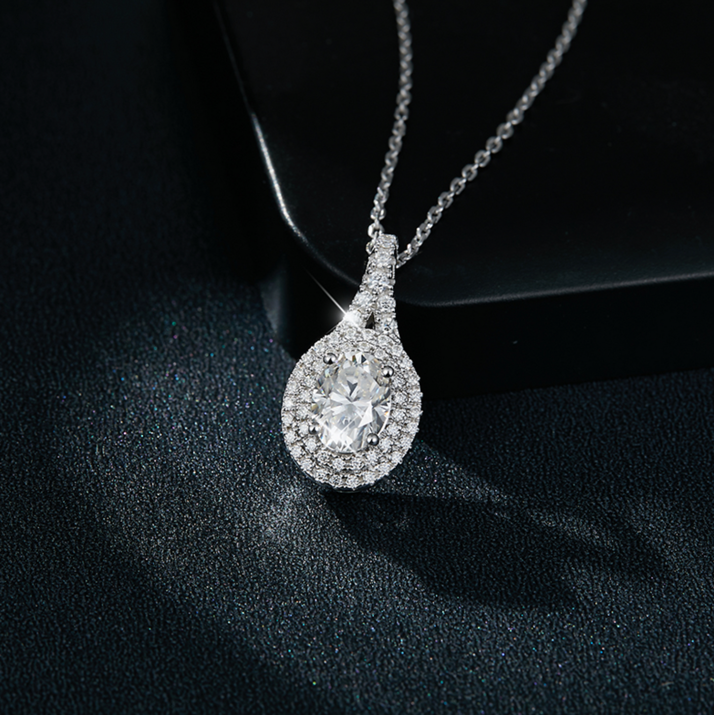 VVS1 Moissanite 2 Carat Friendship Pendant