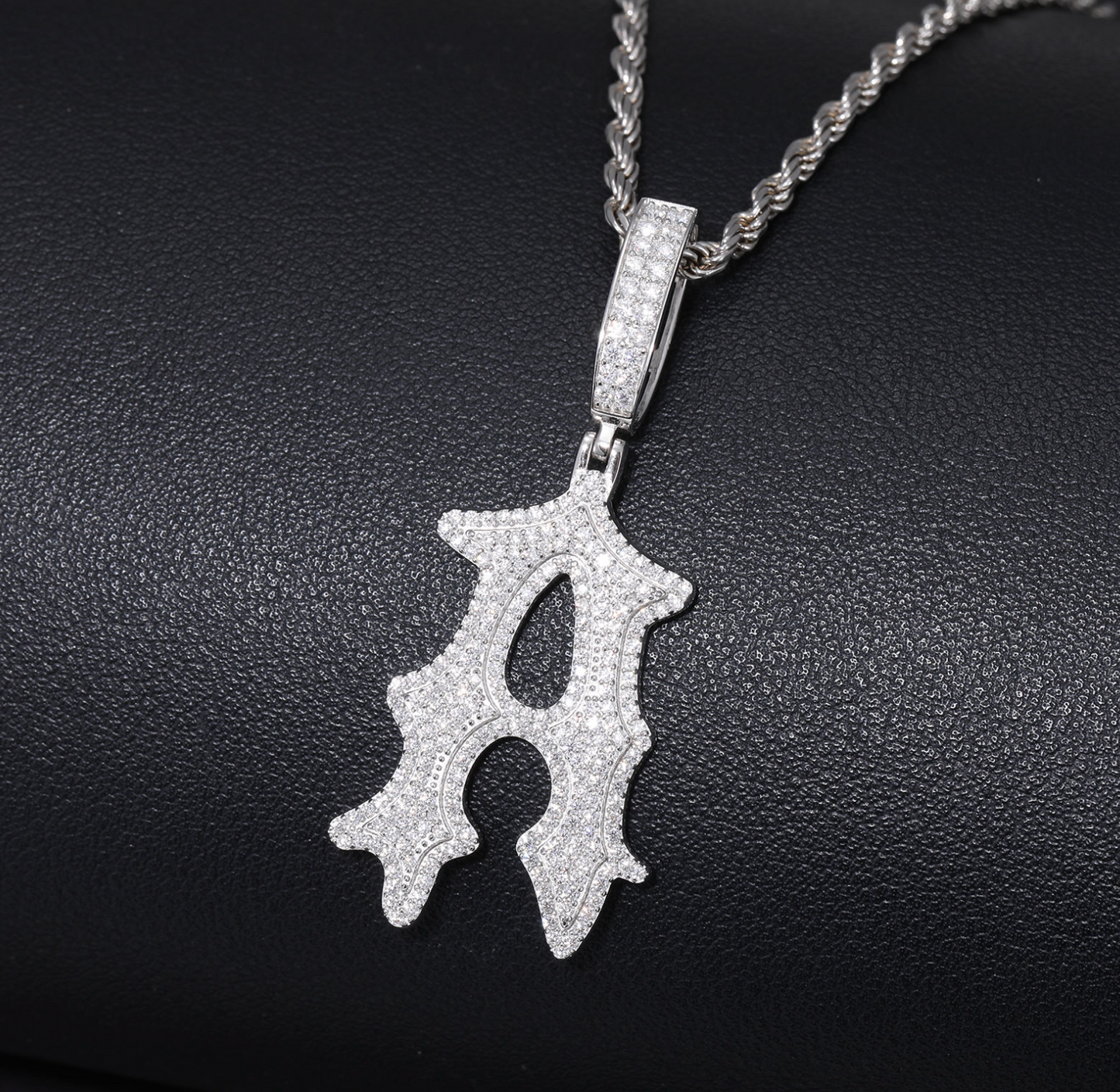 VVS1 Moissanite Wavy Style A-Z Letter