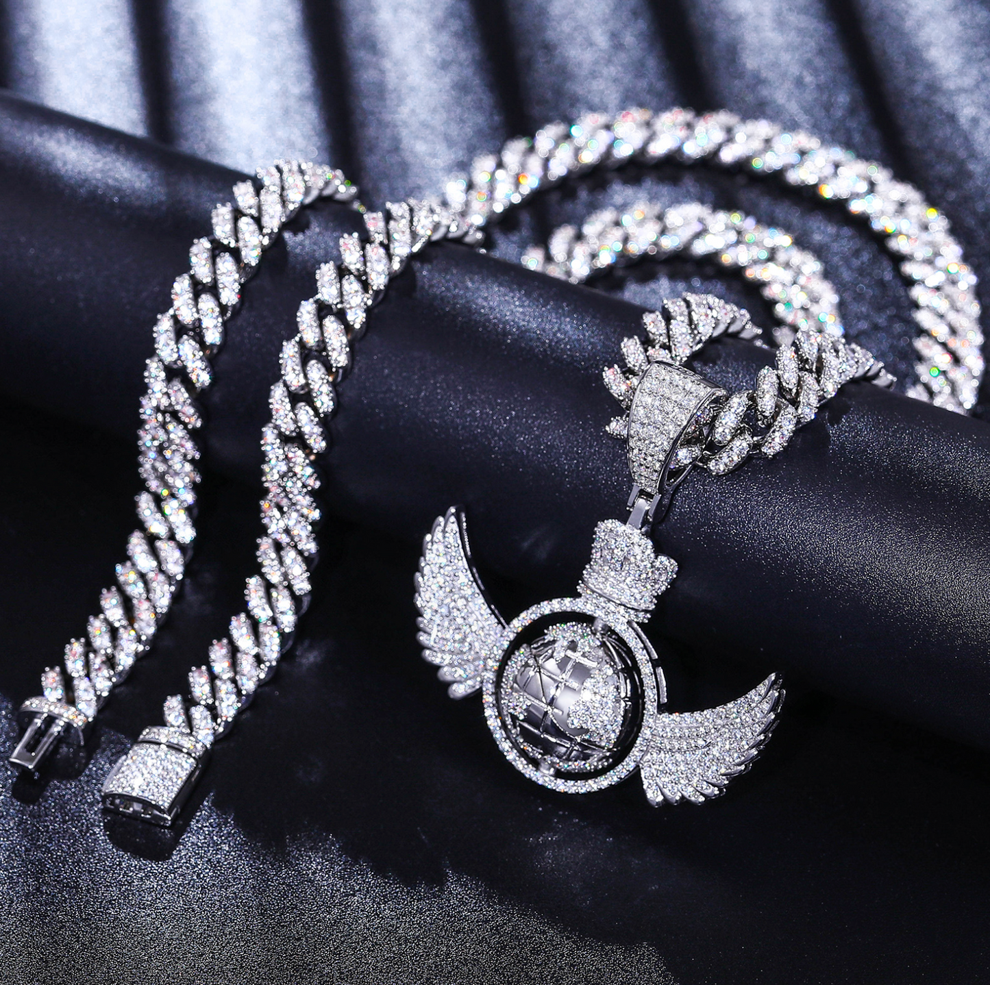 VVS1 Moissanite Rotating Globe Wing Pendant