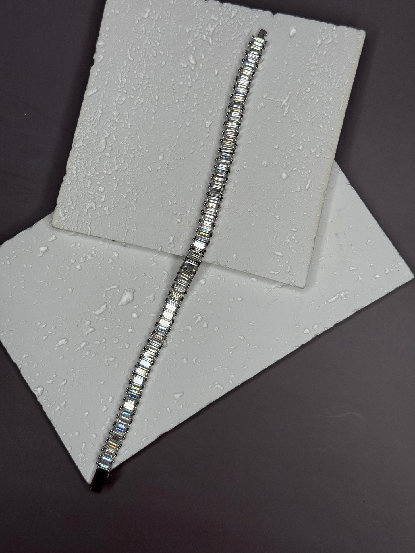 VVS1 Moissanite 5mm × 3mm Baguette Emerald Cut Tennis Bracelet - DEAL OF THE DAY