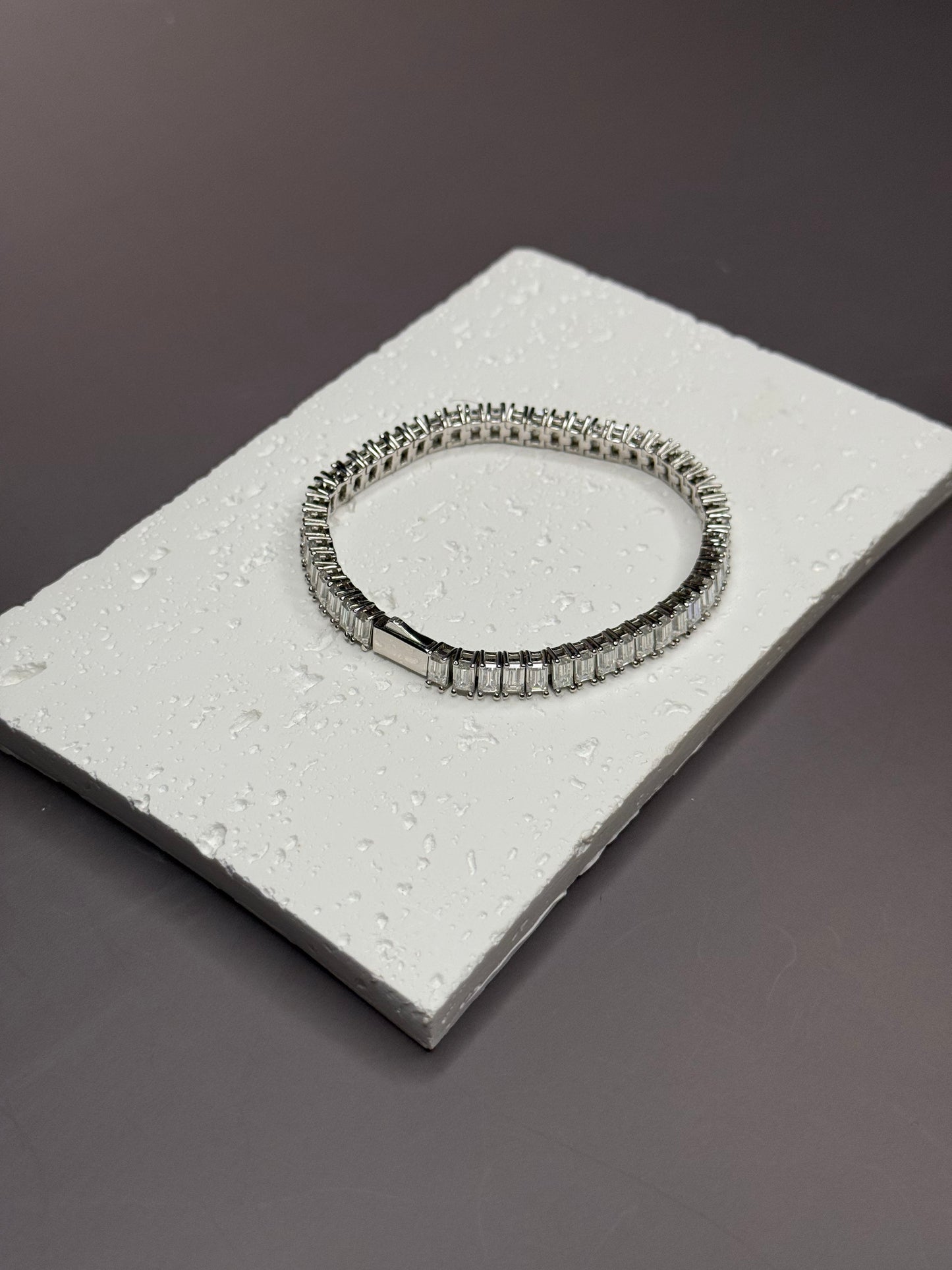 VVS1 Moissanite 5mm × 3mm Baguette Emerald Cut Tennis Bracelet - DEAL OF THE DAY