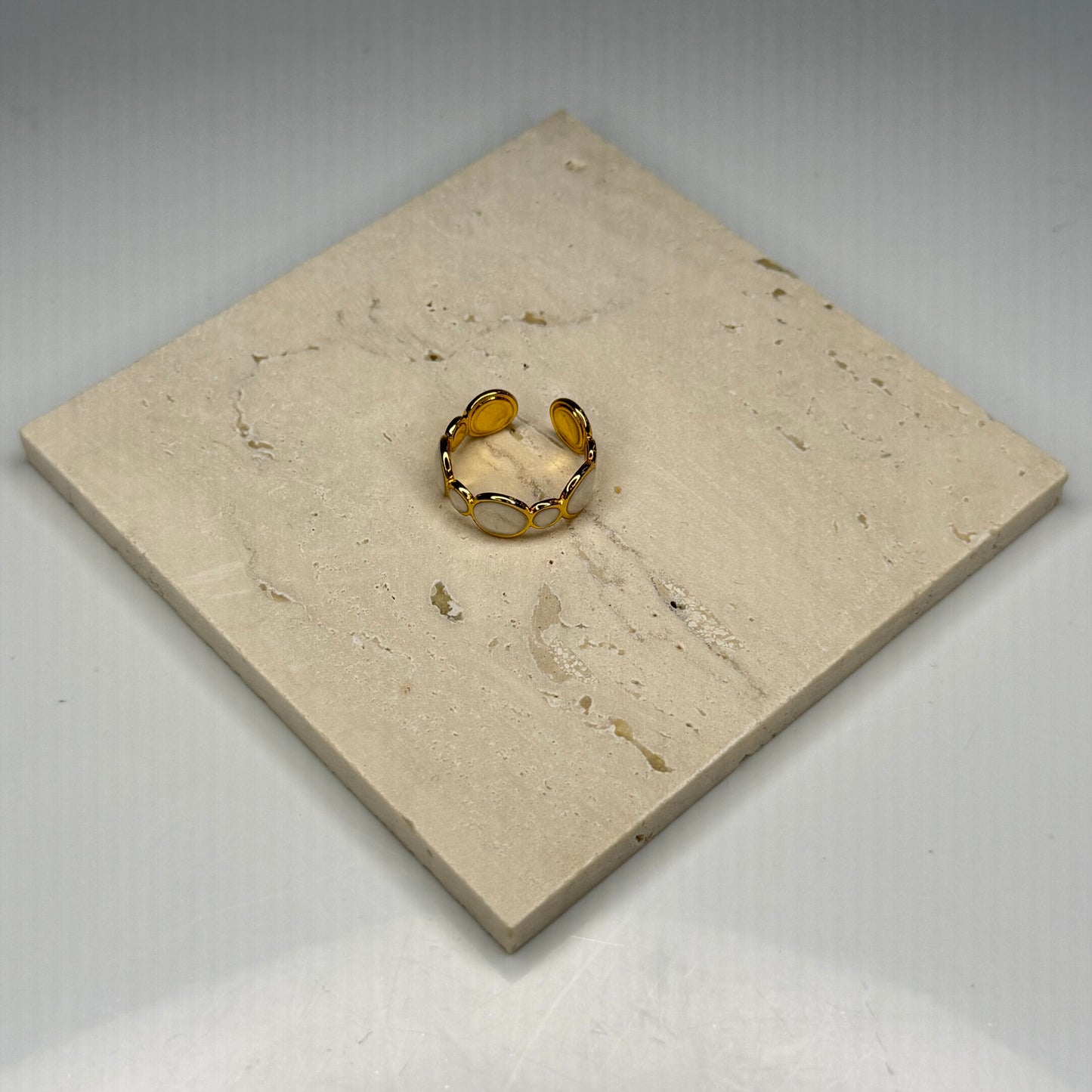 Circle Shell Band - Gold Plated - DEAL OF THE DAY