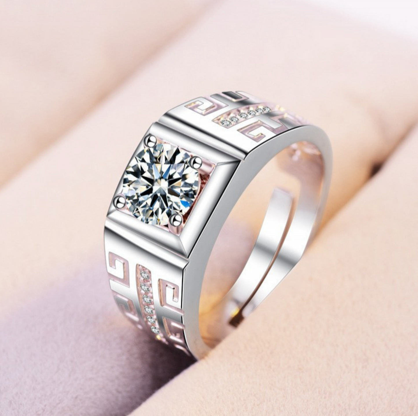 VVS1 Moissanite 1 Carat Solitaire Halo Ring