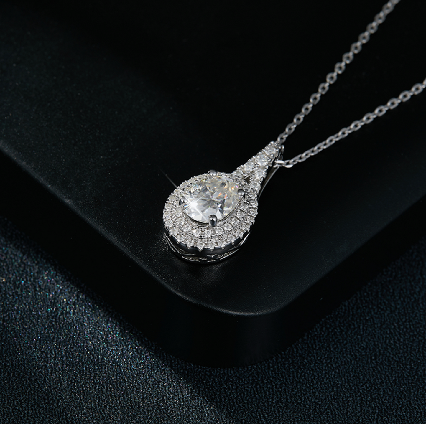 VVS1 Moissanite 2 Carat Friendship Pendant